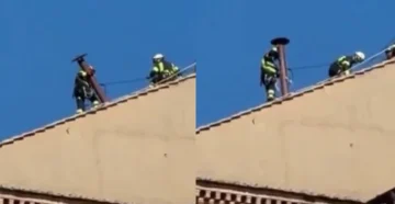 Vaticano: por el cónclave, instalaron la chimenea en la Capilla Sixtina