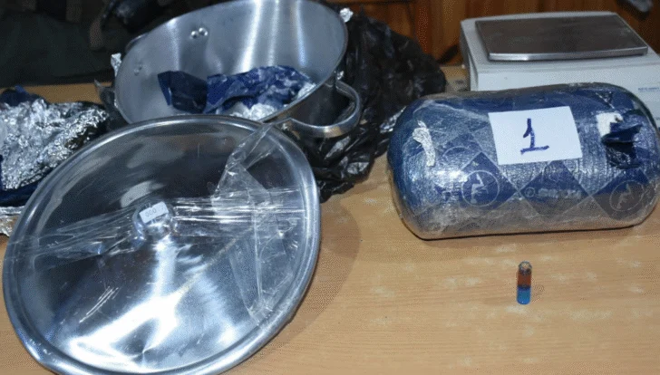 Hallaron cocaína en una olla durante el control de una encomienda