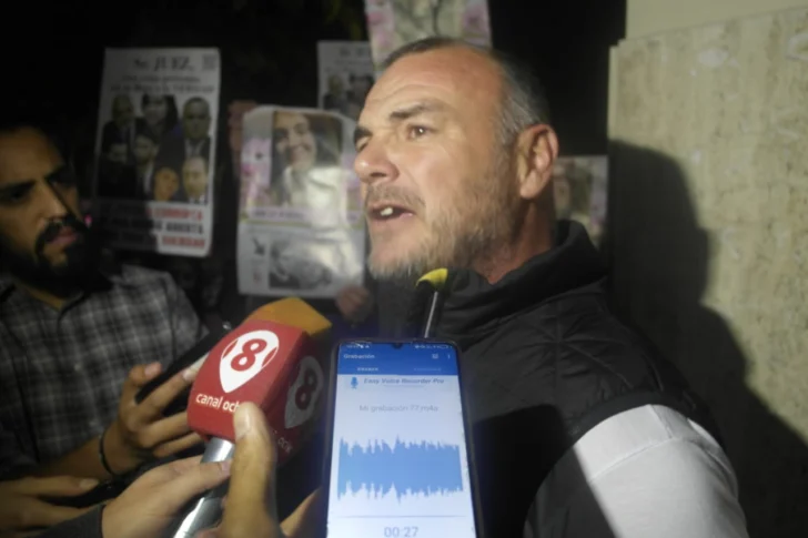 Con apoyo en las calles, el papá de Lucía Rubiño apuntó a la fiscalía: “No les creo nada”