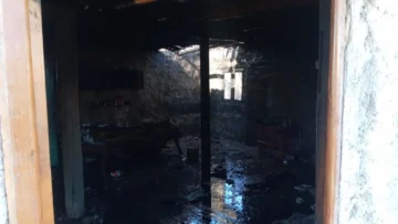 Un voraz incendio arrasó con una vivienda en 25 de Mayo