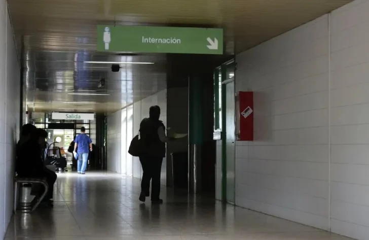 Una mujer de 85 años murió tras caer de un colectivo
