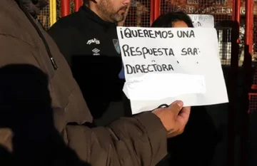 Un alumno de 12 años llevó un arma y apuntó a niños de cuarto grado