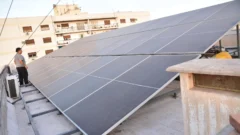 Así lucen los “Gigantes del Sol”: la Facultad de Filosofía ya genera energía con paneles solares