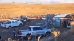 Indignación en Chubut: un camionero murió al volcar y la gente saqueó la carga