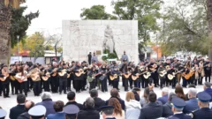 Cien guitarras sanjuaninas emocionaron con folclore en la plaza Juan Jufré