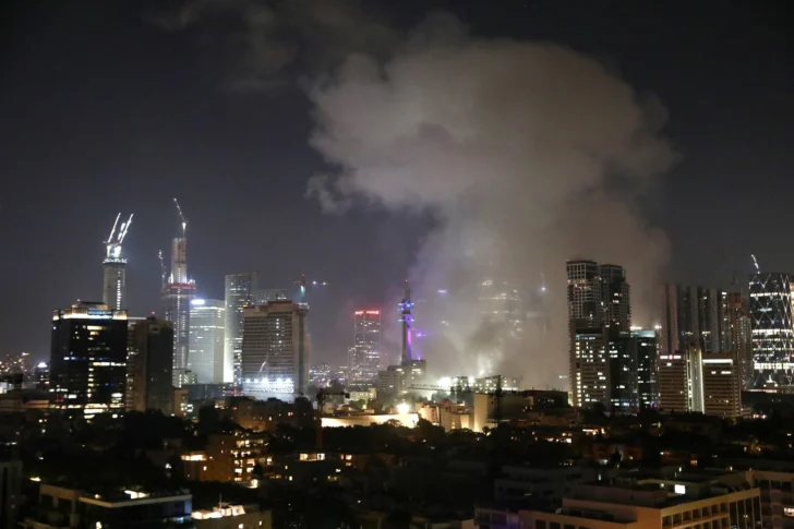Alerta: Israel ataca el barrio donde vive el líder supremo de Irán
