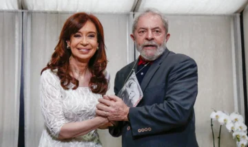 Lula habló por teléfono con Cristina Kirchner y reveló que ella “lloró”