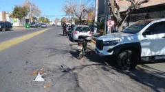 Una camioneta y una moto chocaron frente al hospital Marcial Quiroga