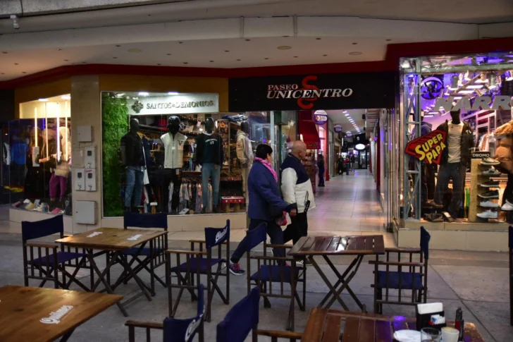 peatonal centro comercio galería Paseo Unicentro