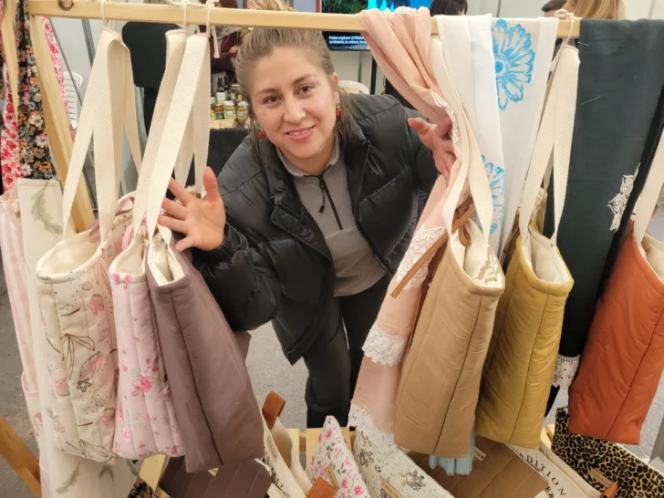 De soldado a emprendedora: la historia de Nadya, una artesana que apuesta por sus sueños
