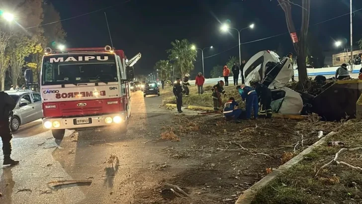 Conmoción: dos muertos y tres heridos graves en un accidente vial