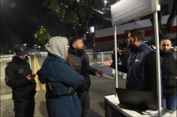 Identificaron a dos deudores alimentarios en la previa de un recital
