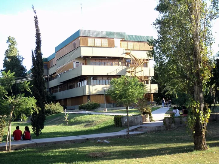 800px-F_EXACTAS_UNSJ-728x546
