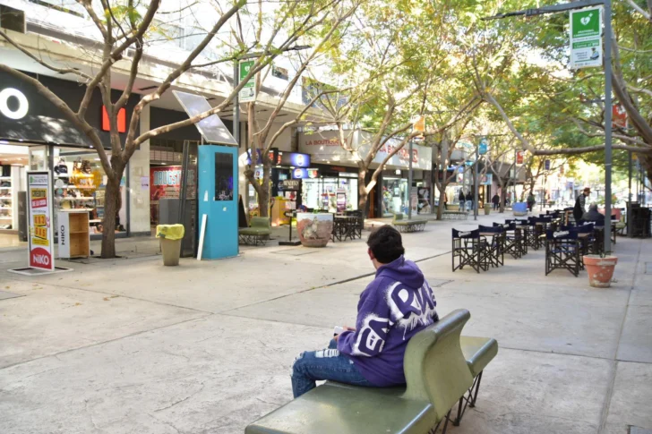 Postales del feriado en el centro de San Juan: frío y pocos locales abiertos