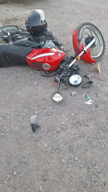 Otra vez un motociclista terminó hospitalizado tras chocar con una camioneta