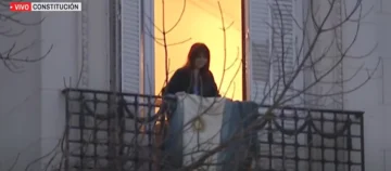 Cristina Kirchner volvió a salir al balcón para saludar a la militancia