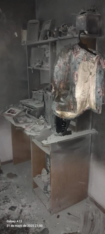 Voraz incendio en Rawson: una mujer y su hija perdieron todo y necesitan ayuda