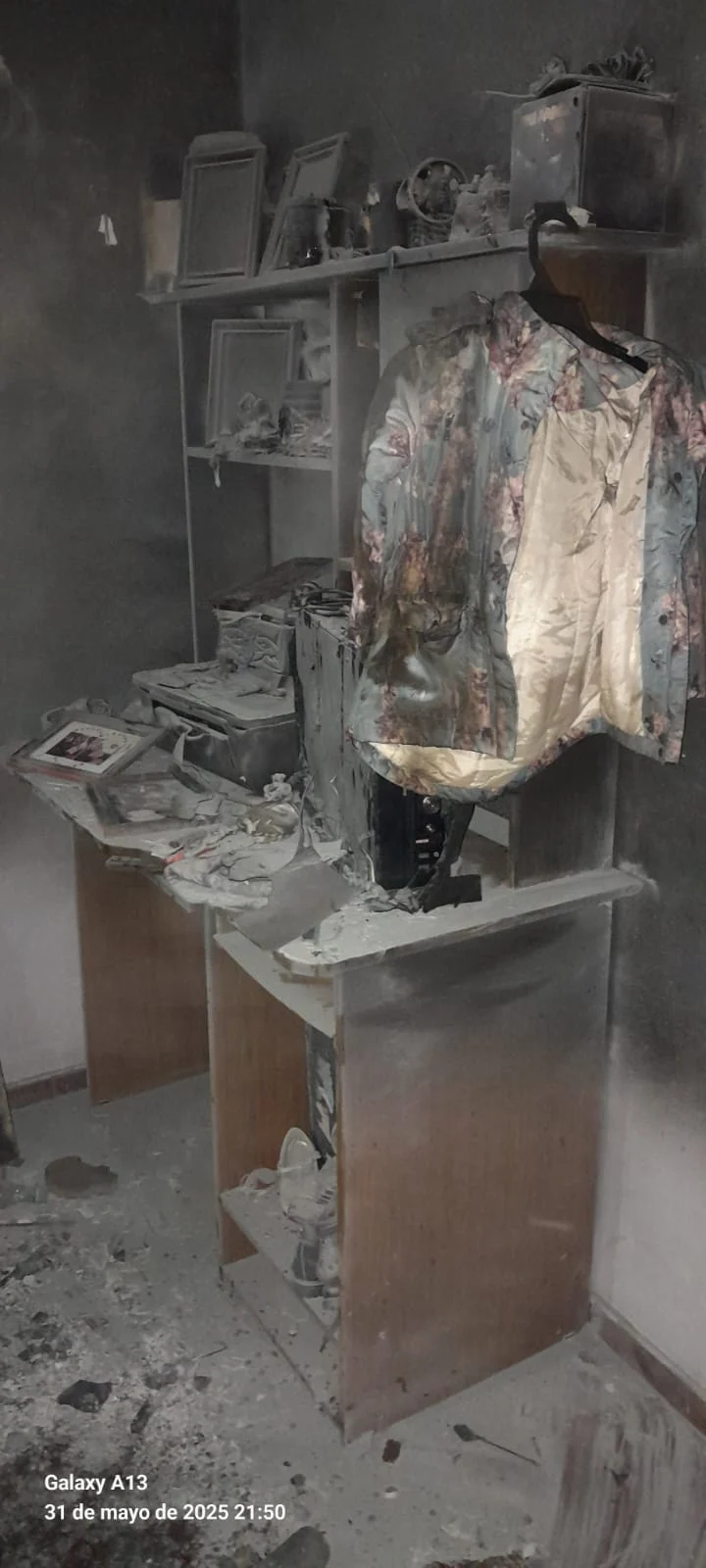 Voraz incendio en Rawson: una mujer y su hija perdieron todo y necesitan ayuda