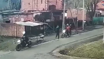 Una mujer policía se defendió de motochorros y baleó a uno de los delincuentes