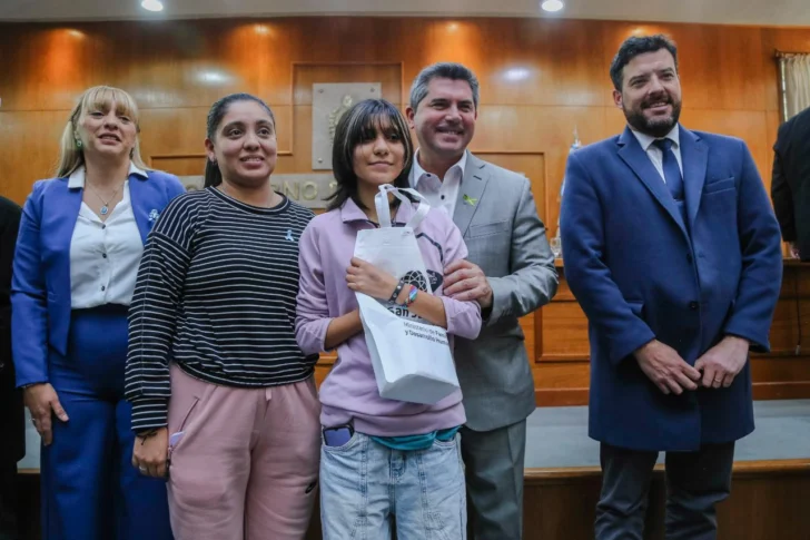 Orrego-entrega-de-anteojos-1-728x485