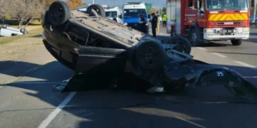 Un hombre conducía alcoholizado y provocó un doble vuelco