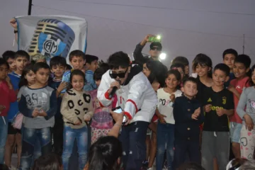 Alejandro, el sanjuanino que apuesta por la música para cumplir sus sueños y apoyar a su familia