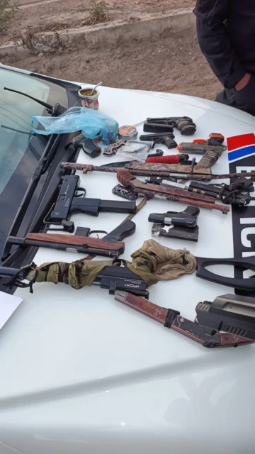 Realizaron un operativo y hallaron varias armas en una vivienda
