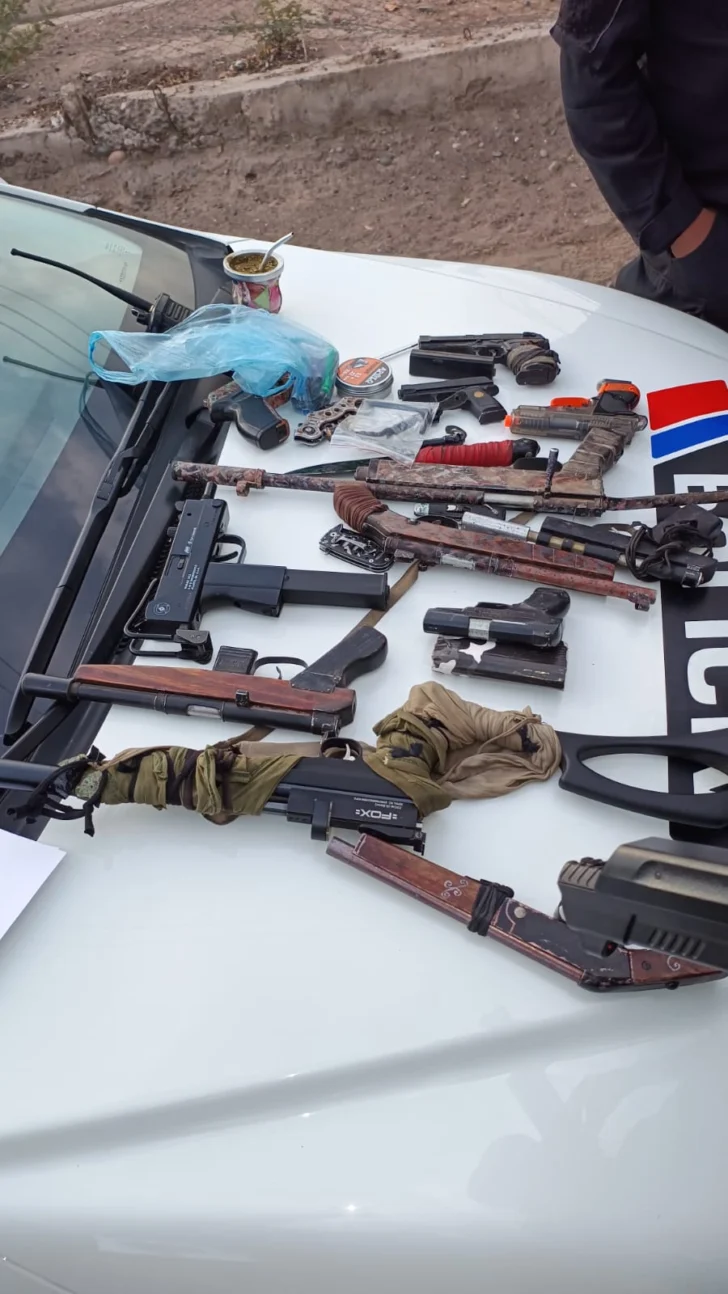 Realizaron un operativo y hallaron varias armas en una vivienda