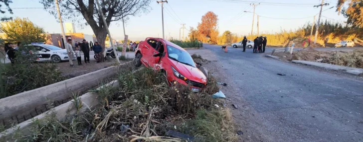 Un camión impactó contra un auto en Rawson