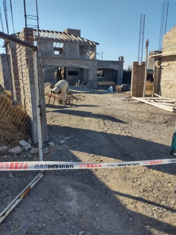 Investigan la muerte de un trabajador en una obra en Rawson