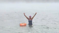 Video: Beatriz, la sanjuanina que desafió el frío y nadó en el Dique Punta Negra