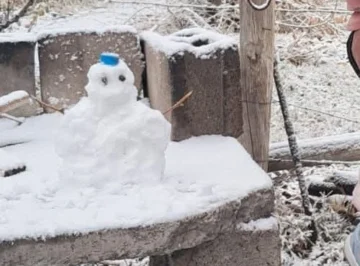 Las primeras postales en familia y con amigos que dejó la nevada en San Juan