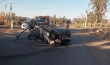 “Como una explosión”: tremendo choque y vuelco en Jáchal