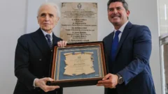 Orrego distinguió al tenor José Carreras como huésped de honor