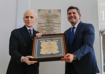 Orrego distinguió al tenor José Carreras como huésped de honor