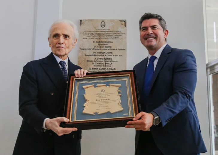 Orrego distinguió al tenor José Carreras como huésped de honor