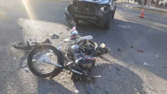 Un herido y dos vehículos destrozados tras un choque en Capital