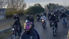 “Te vamos a extrañar”: un cortejo motoquero despidió al joven que murió en Pocito