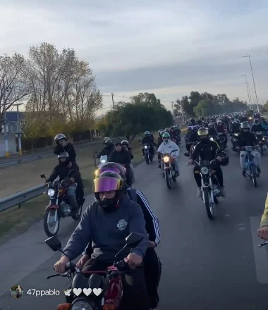 “Te vamos a extrañar”: un cortejo motoquero despidió al joven que murió en Pocito