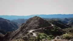 Electricidad en sierras de Valle Fértil: los 7 km. que cambiarán la vida de 13 familias