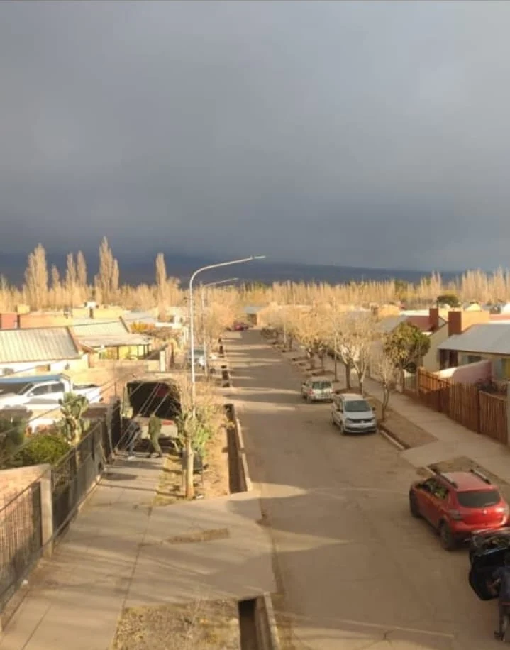 Frente frío: Calingasta, con viento Zonda y una Cordillera que “desapareció”