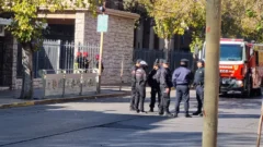 Amenaza de bomba y confusión: evacuaron escuelas en Capital y Rawson con nombres similares