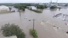 El número de víctimas por inundaciones en Texas aumenta a 129