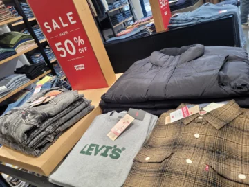 Outlet de ropa para hombres en San Juan: descuentos de hasta el 60% en marcas como Levi’s, Narrow y Penguin