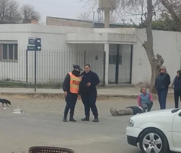 Una ciclista resultó gravemente herida tras chocar con un auto