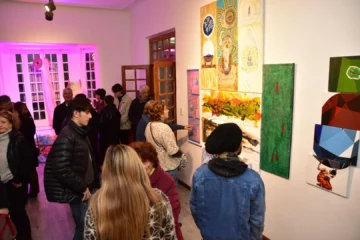 “Historias bajo la trama”: una nueva muestra de arte colectivo en San Juan