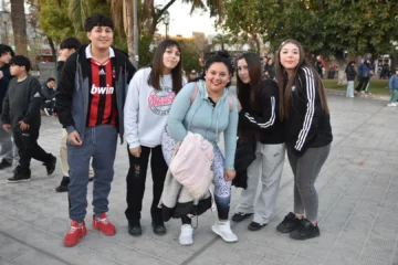 Mirá quiénes fueron a la Plaza 25 para ver a Peter Regalos