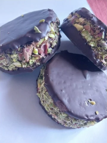 Fiebre por los alfajores de pistacho: el nuevo furor entre los jóvenes sanjuaninos