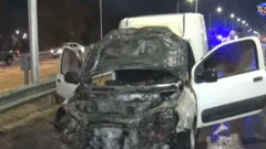Un utilitario se incendió en pleno anillo externo de Circunvalación