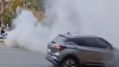 Se incendió un auto en pleno centro de San Juan y generó alarma